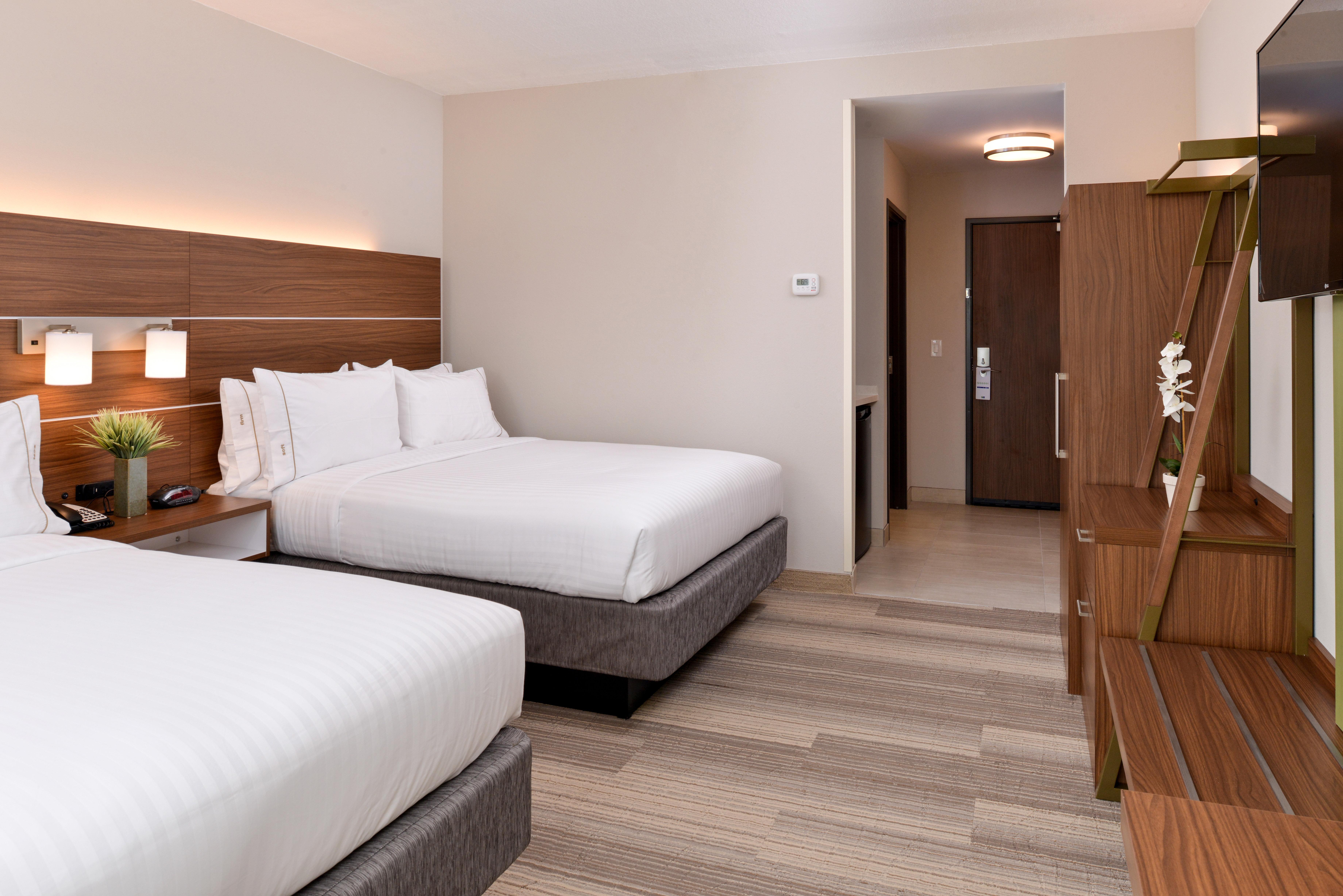 Holiday Express & By Ihg 2*