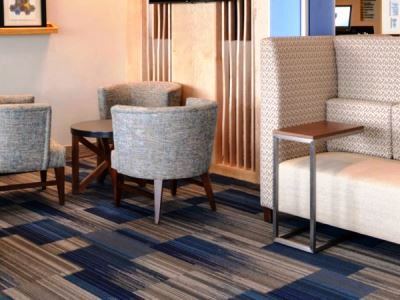 Hotel Holiday Express & By Ihg 2*